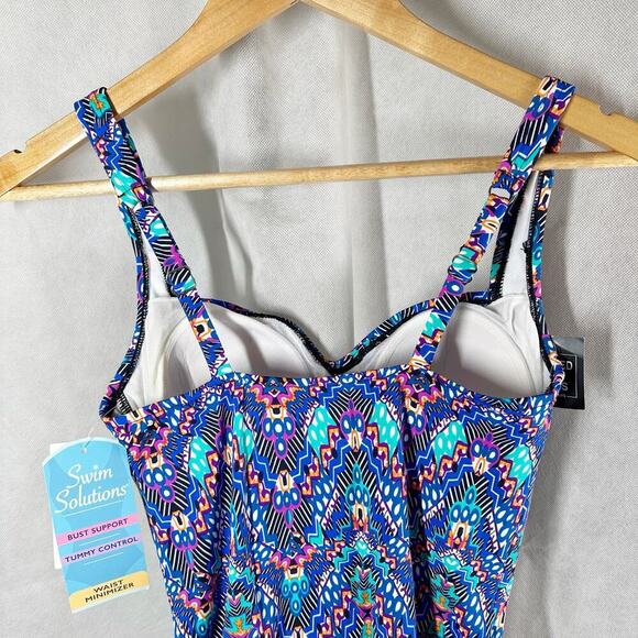 Swim Solutions Tummy-Control Shirred One-Piece
Swimsuit Size US 10 - Picture 5 of 9